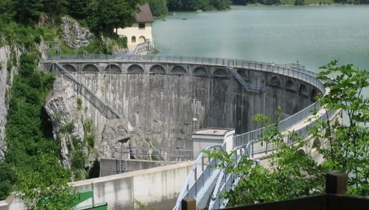 Bogenstaumauer von Montsalvens